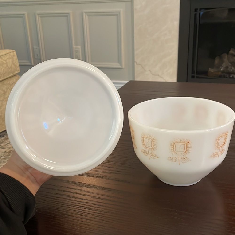 Vintage Federal Milk Glass Cookware, Bowl with Lid, Federal Glass Connoisseur - Picture 5 of 7